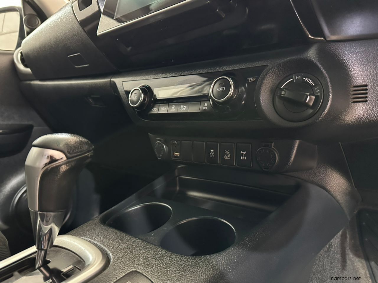 2017 Toyota Hilux 2.8 D/C 4x4 Raider AT pictures