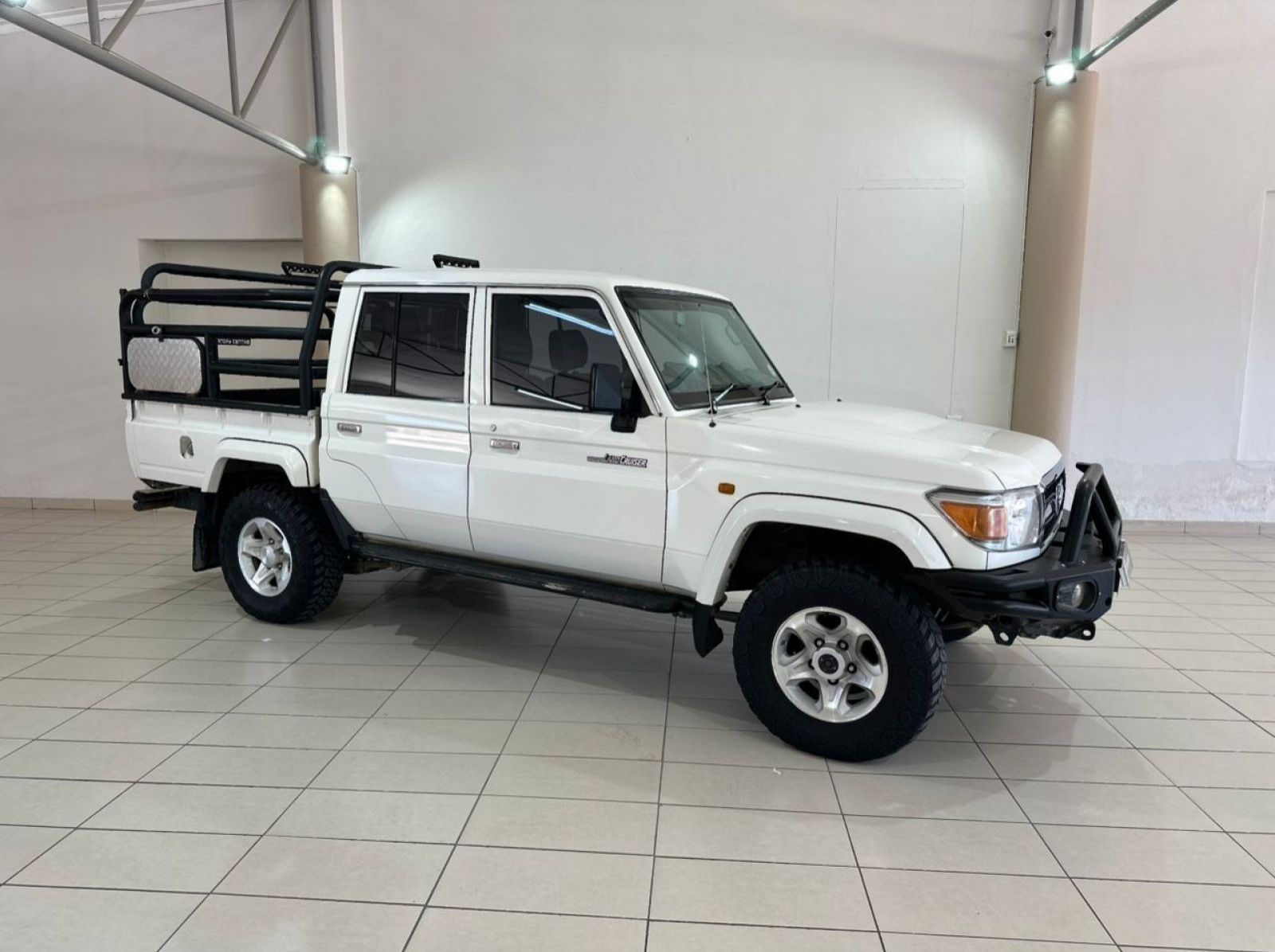 2022 Toyota Land Cruiser 4.0 V6 D/C pictures