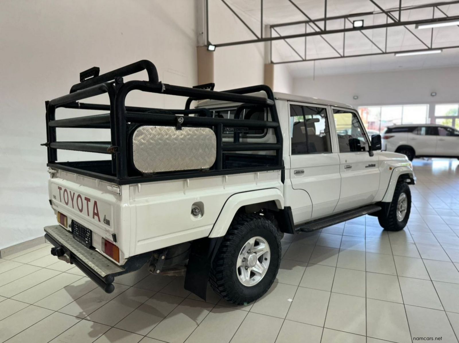 2022 Toyota Land Cruiser 4.0 V6 D/C pictures