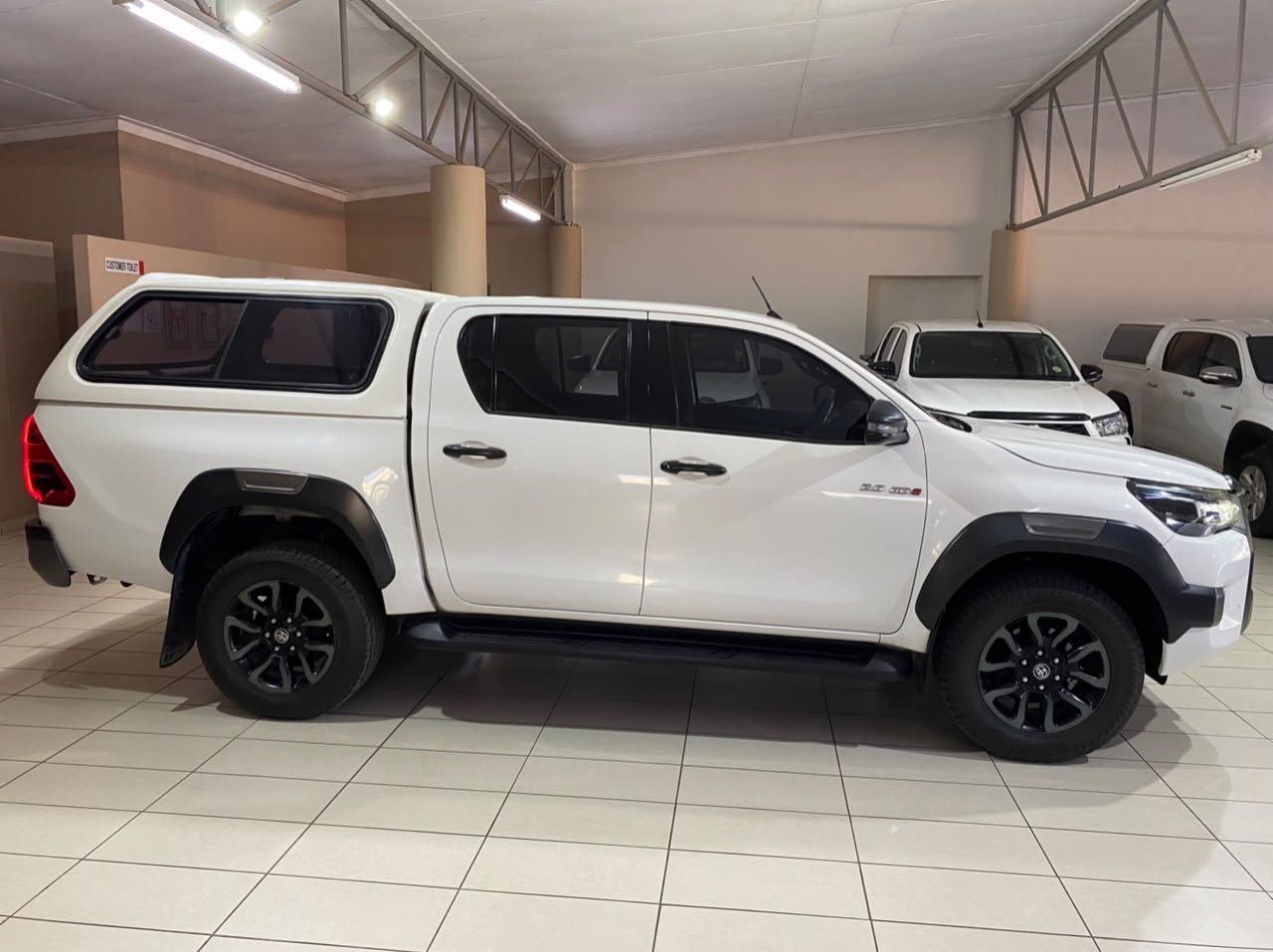 2021 Toyota Hilux Legend 2.8 D/C A/T pictures