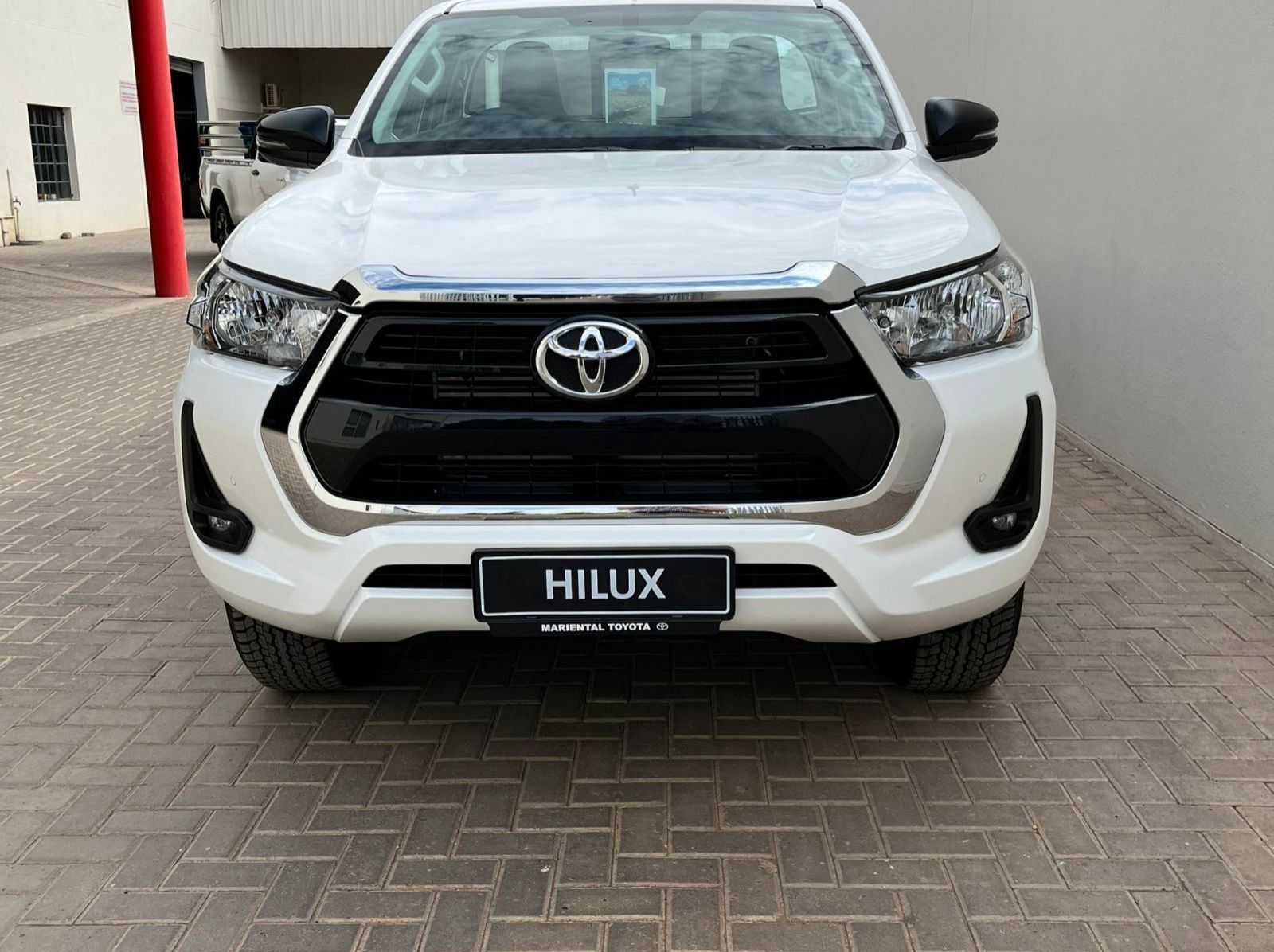 2026 Toyota Hilux SC 2.4GD6 4X2 Raider MT pictures