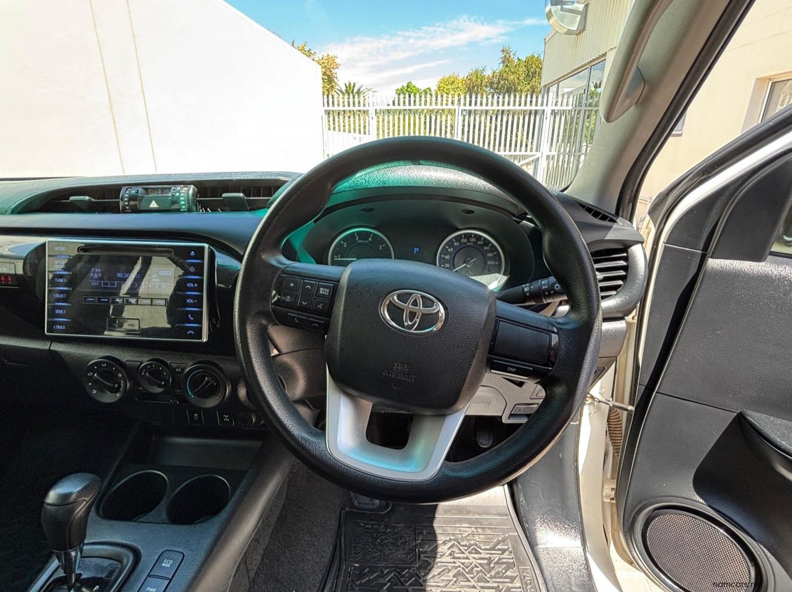 2018 Toyota Hilux Double Cab DC 2.4GD6 4X4 SRX AT pictures