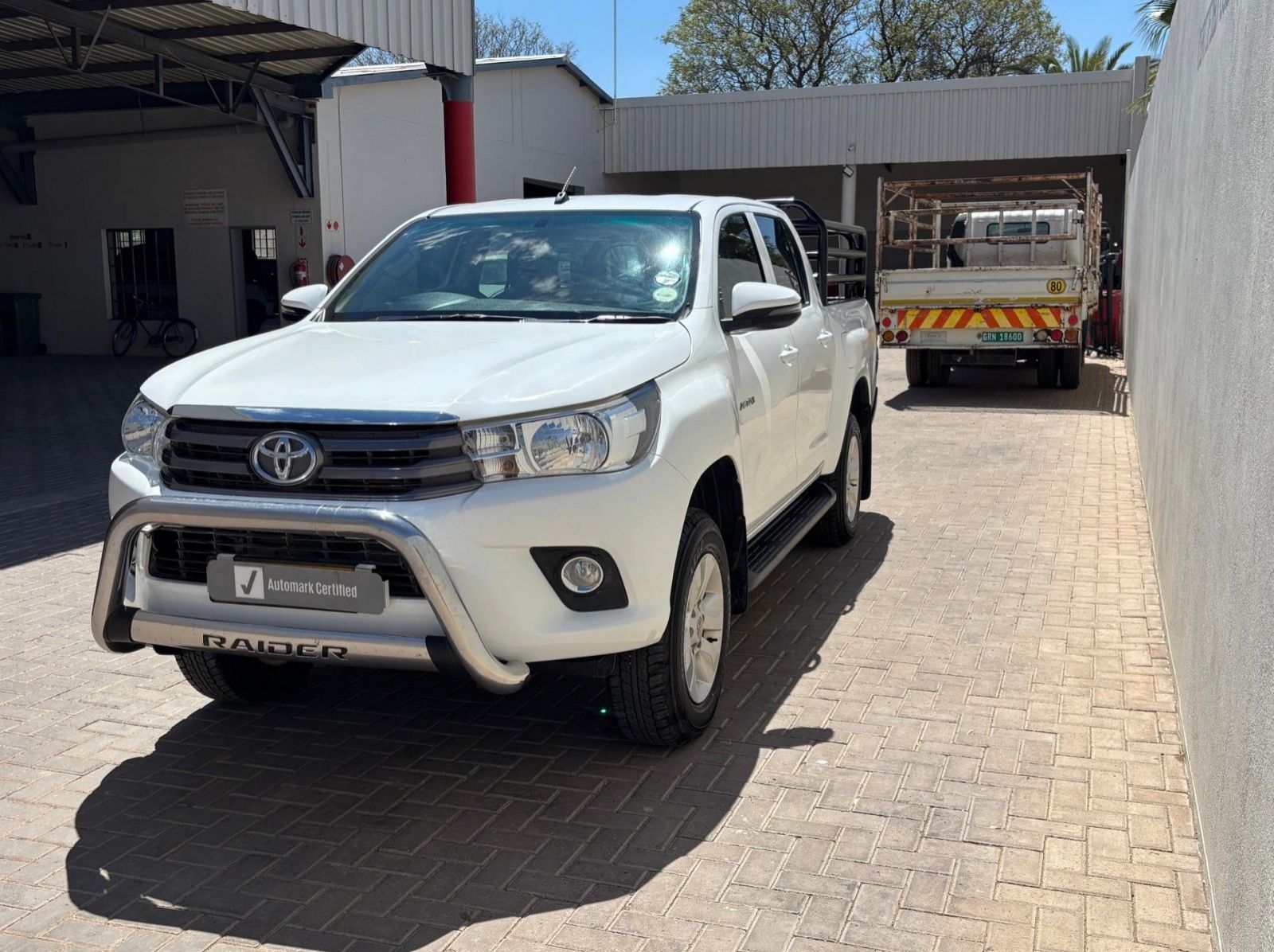 2018 Toyota Hilux Double Cab DC 2.4GD6 4X4 SRX AT pictures