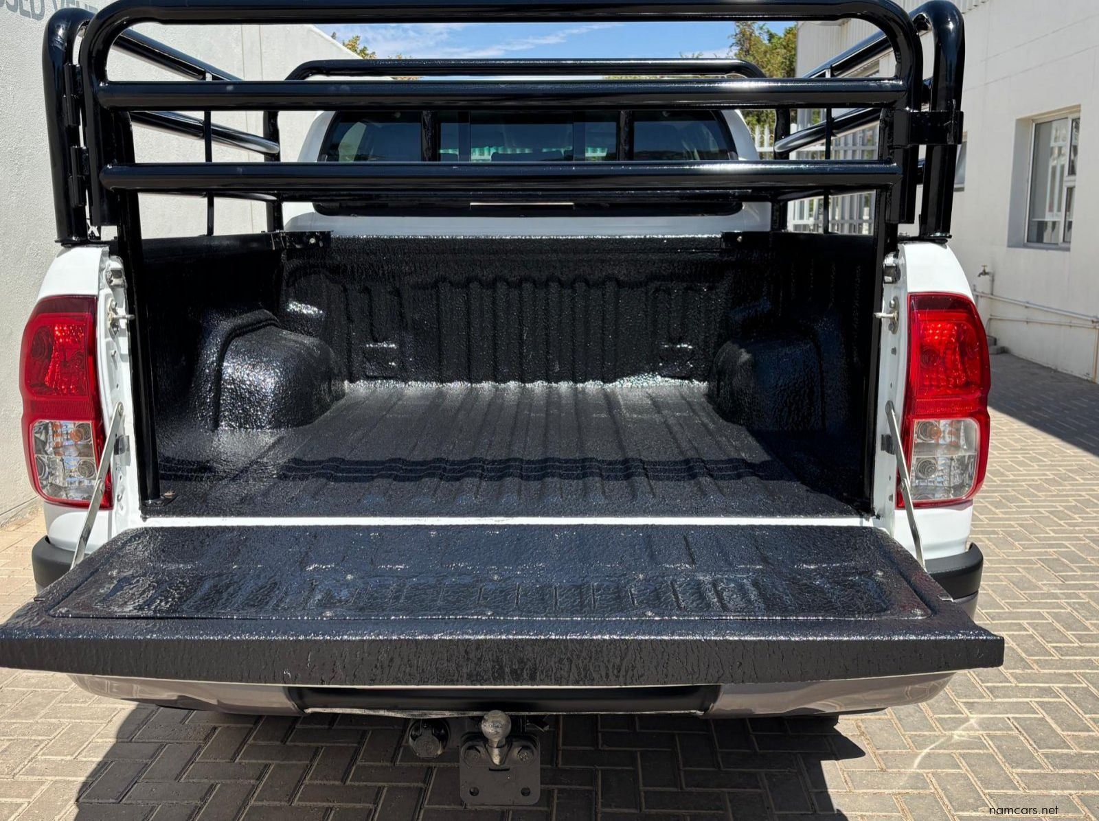 2018 Toyota Hilux Double Cab DC 2.4GD6 4X4 SRX AT pictures