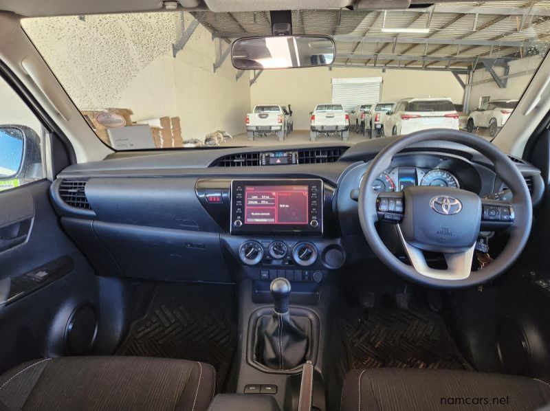2024 Toyota Hilux DC 2.4GD6 4x2 Raider MT pictures