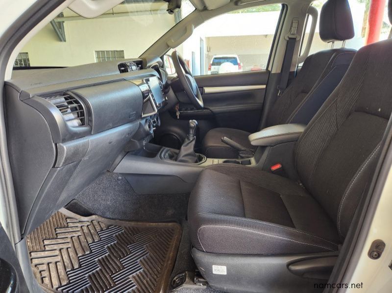 2024 Toyota Hilux DC 2.4GD6 4x2 Raider MT pictures