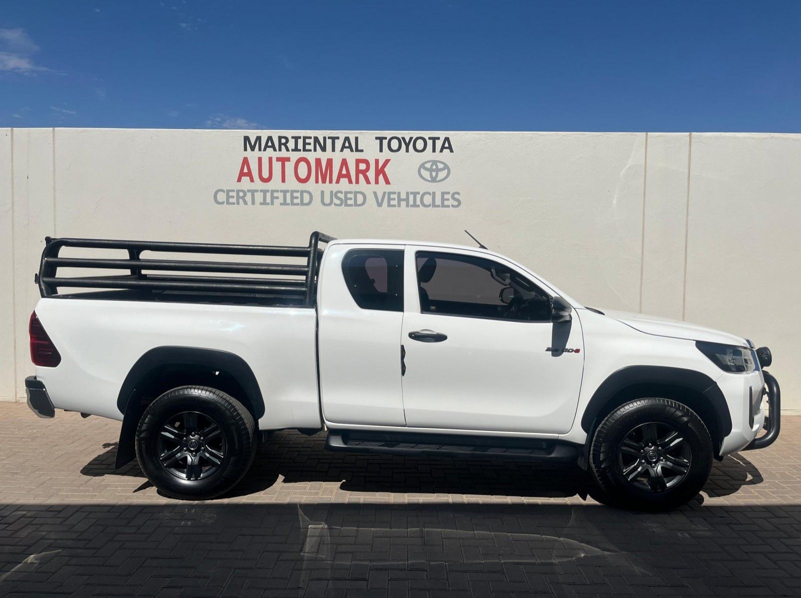 2023 Toyota Hilux XC 2.4GD6 4X2 RB Raider MT pictures