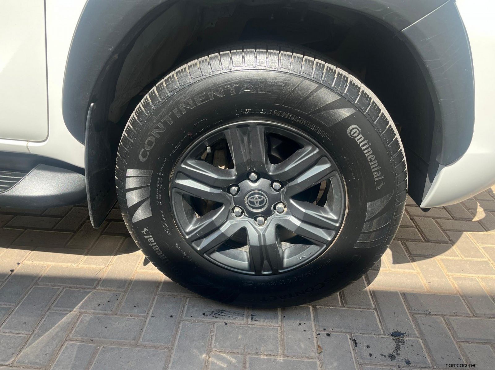 2023 Toyota Hilux XC 2.4GD6 4X2 RB Raider MT pictures