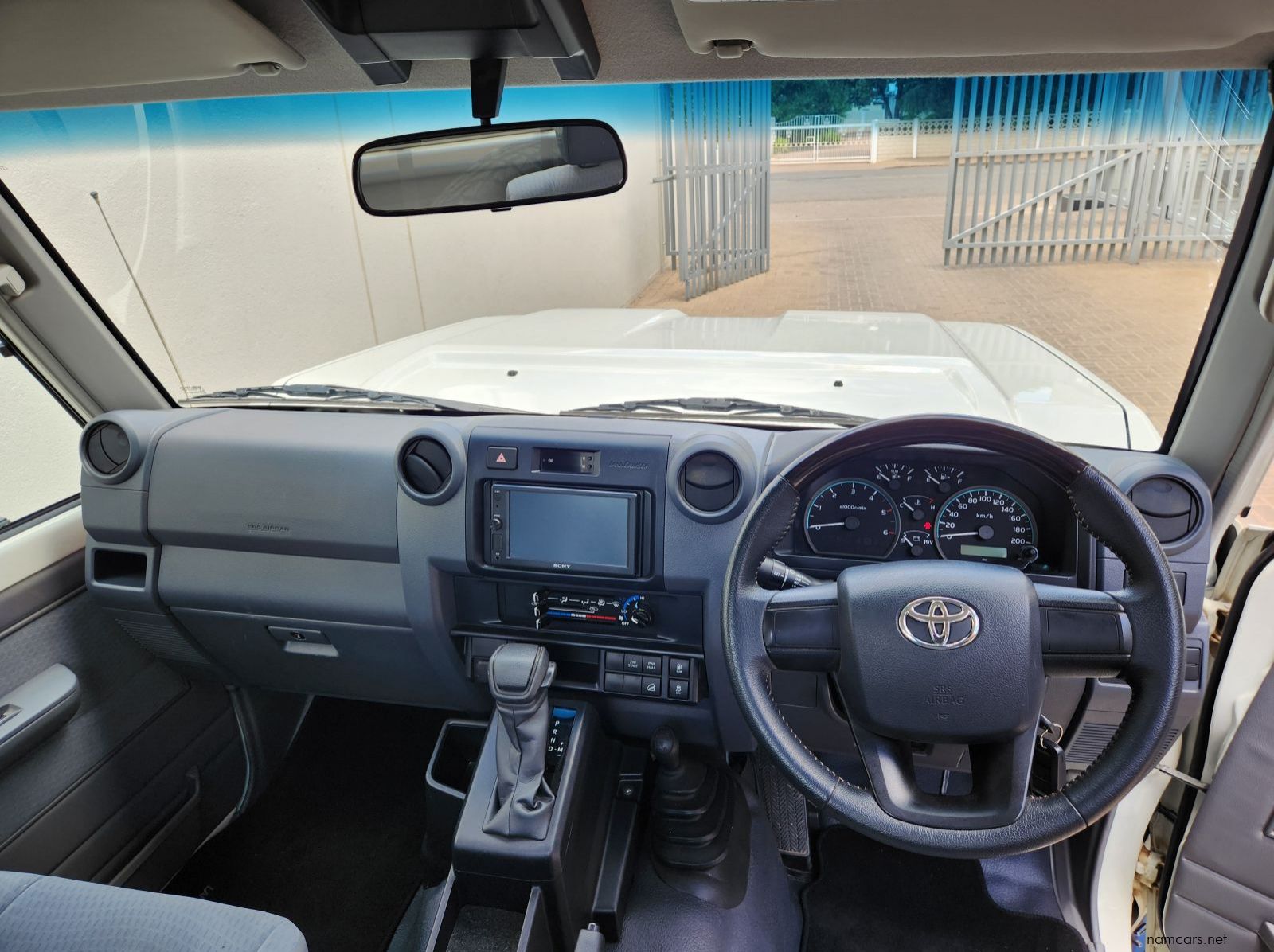 2025 Toyota Land Cruiser Single Cab 2.8 AT pictures