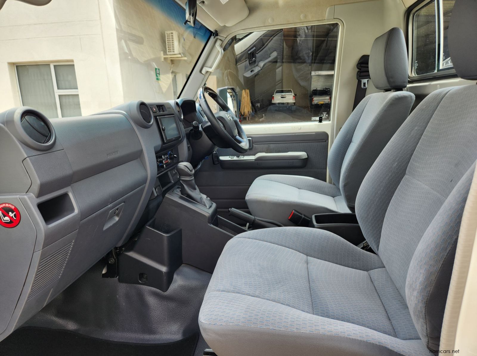 2025 Toyota Land Cruiser Single Cab 2.8 AT pictures