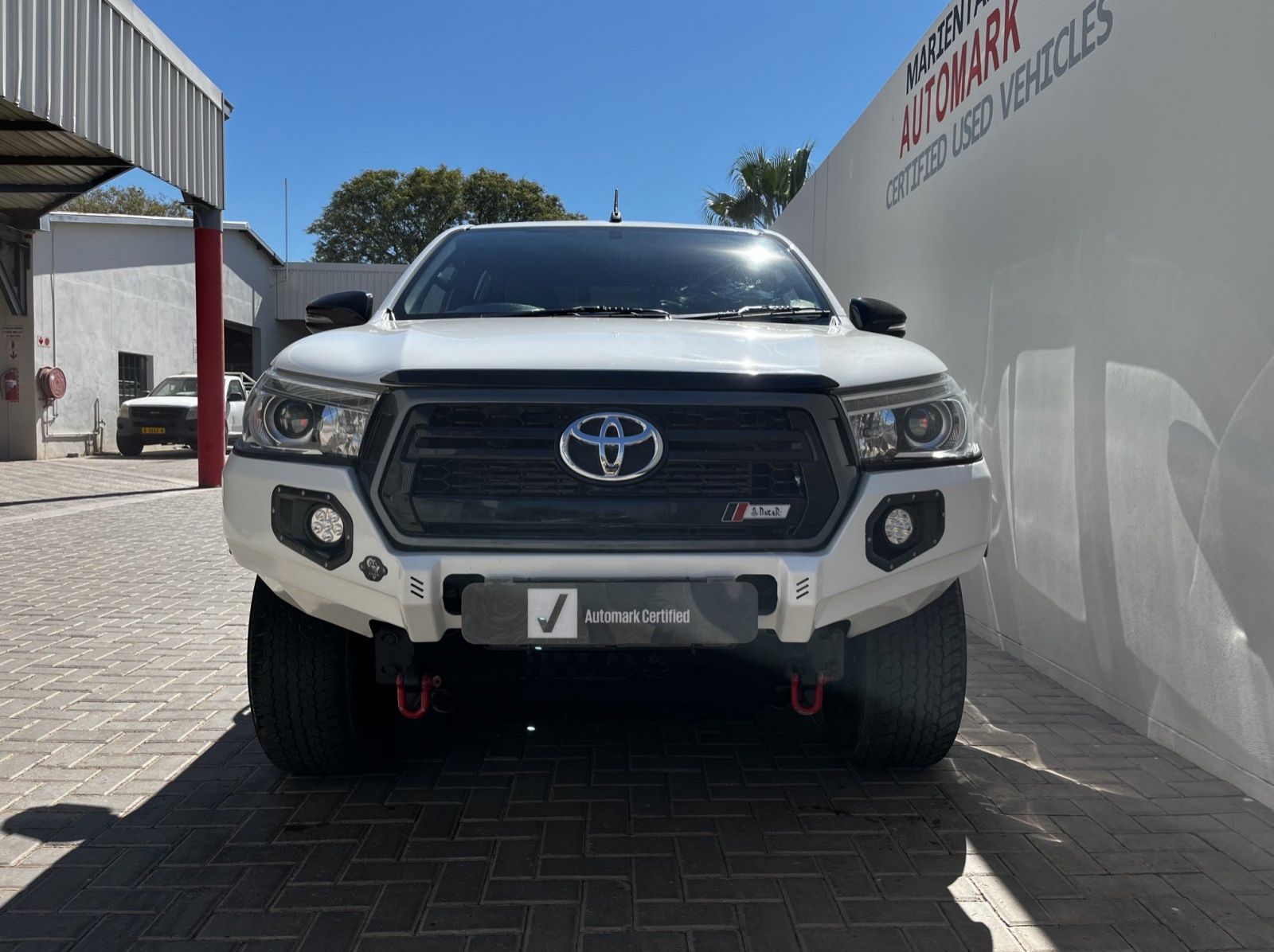 2018 Toyota HILUX DC 2.8 4X4 AT DAKAR pictures