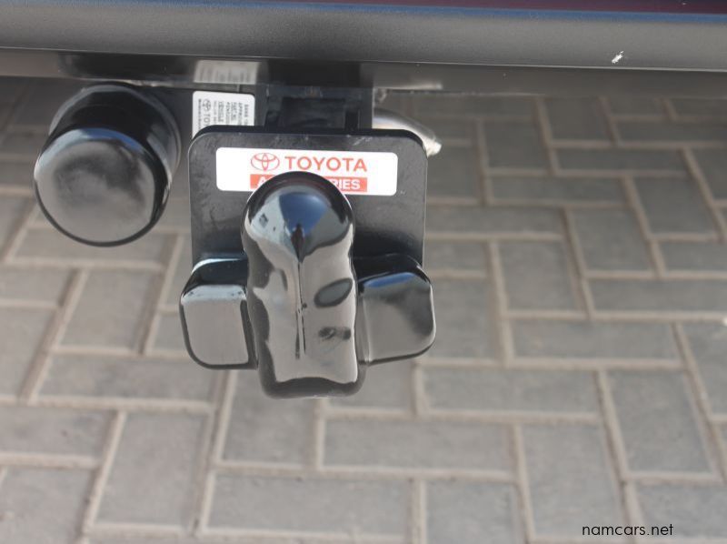 2023 Toyota 2023 Hilux DC 2.8GD6 4x2 Legend MT pictures