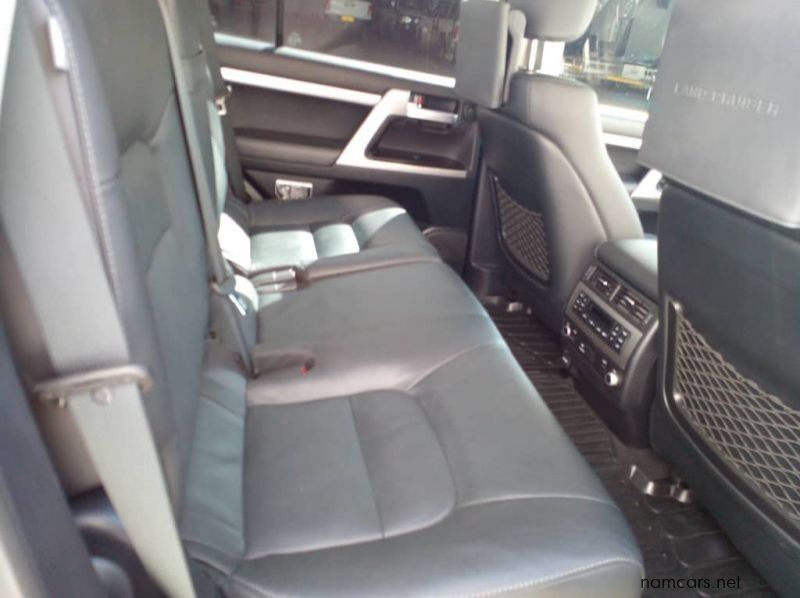 2020 Toyota LAND CRUISER 200 4.5 D4D VX-R pictures