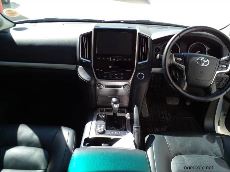 2020 Toyota LAND CRUISER 200 4.5 D4D VX-R pictures