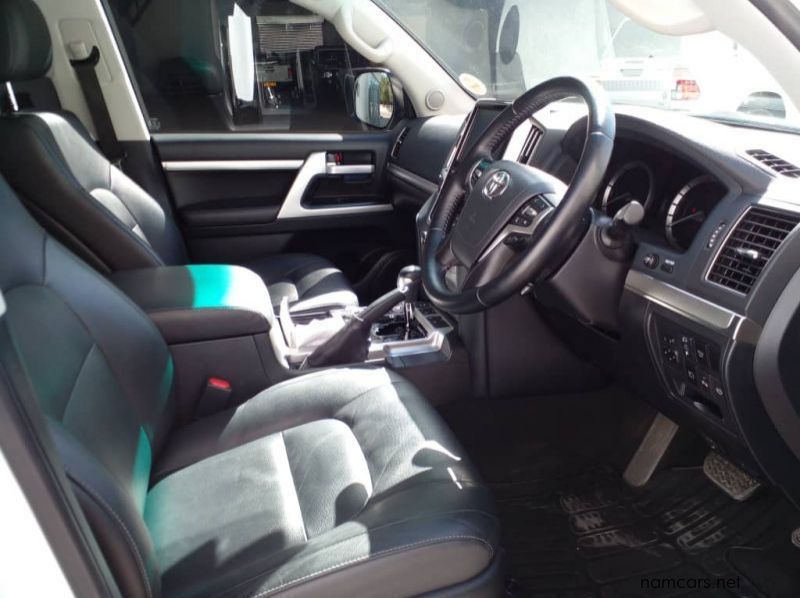 2020 Toyota LAND CRUISER 200 4.5 D4D VX-R pictures