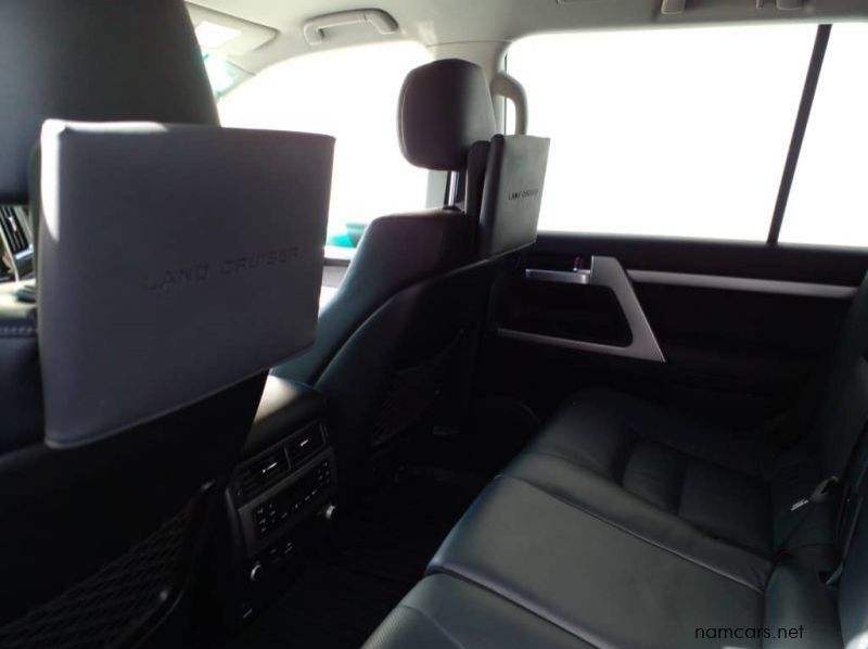 2020 Toyota LAND CRUISER 200 4.5 D4D VX-R pictures