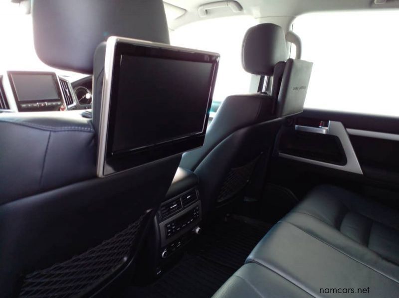 2020 Toyota LAND CRUISER 200 4.5 D4D VX-R pictures