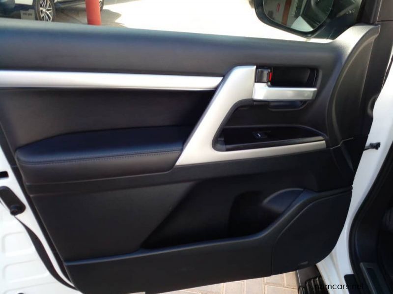 2020 Toyota LAND CRUISER 200 4.5 D4D VX-R pictures