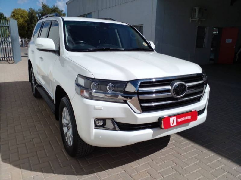 2020 Toyota LAND CRUISER 200 4.5 D4D VX-R pictures