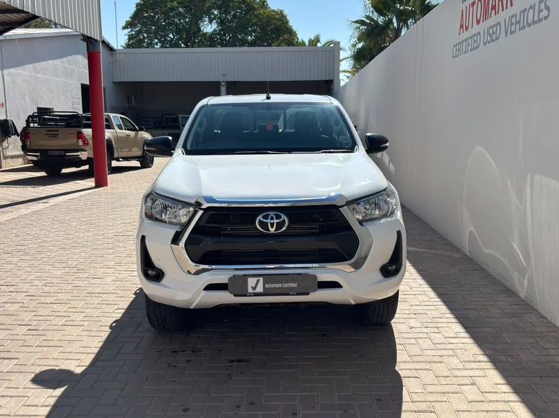 2022 Toyota Toyota Hilux Double Cab 2.4GD6 RB RAI MT pictures