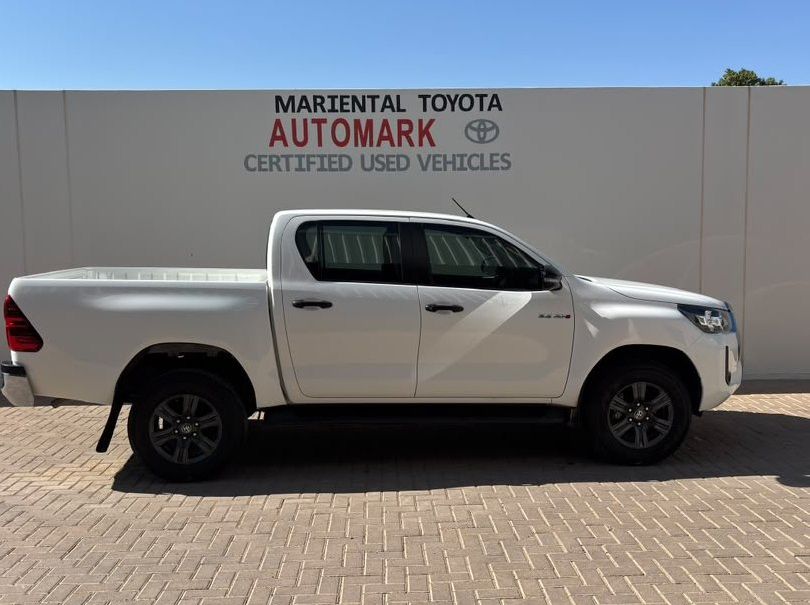 2022 Toyota Toyota Hilux Double Cab 2.4GD6 RB RAI MT pictures