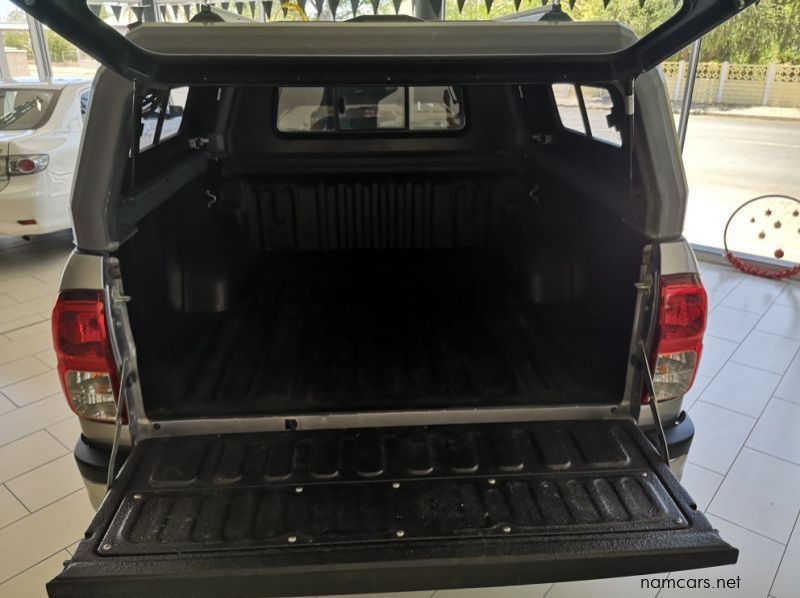 2017 Toyota Hilux DC 2.8GD6 4x4 Raider MT pictures