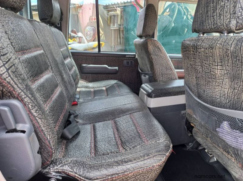 2015 Toyota LAND CRUISER V6 DC pictures