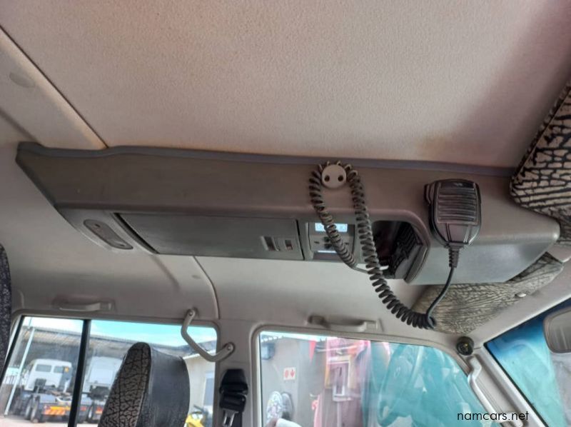 2015 Toyota LAND CRUISER V6 DC pictures