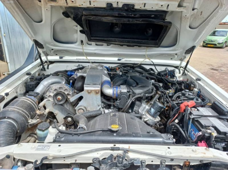 2015 Toyota LAND CRUISER V6 DC pictures