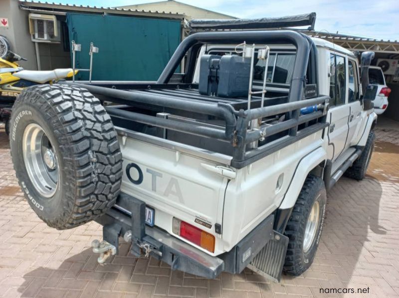 2015 Toyota LAND CRUISER V6 DC pictures