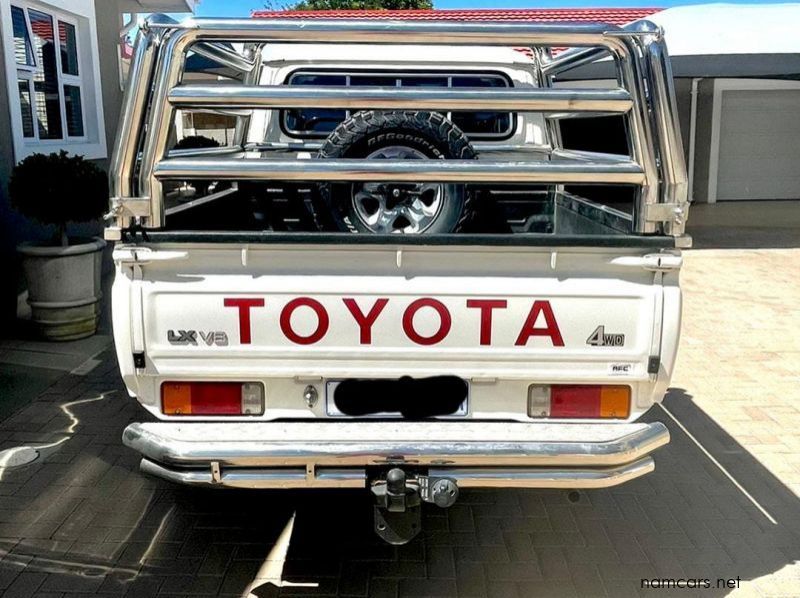 2018 Toyota LAND CRUISER V8 DC pictures