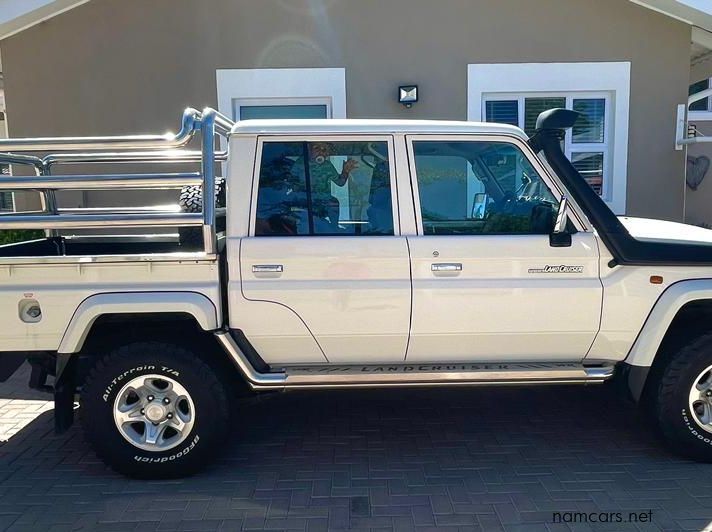 2018 Toyota LAND CRUISER V8 DC pictures