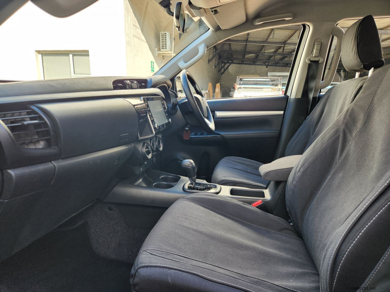 2025 Toyota Hilux DC 2.4GD6 4X2 Raider AT pictures