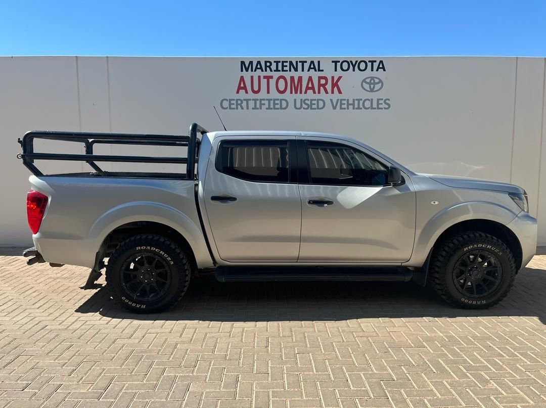 2022 Nissan Navara 2.5 4x4 MT pictures