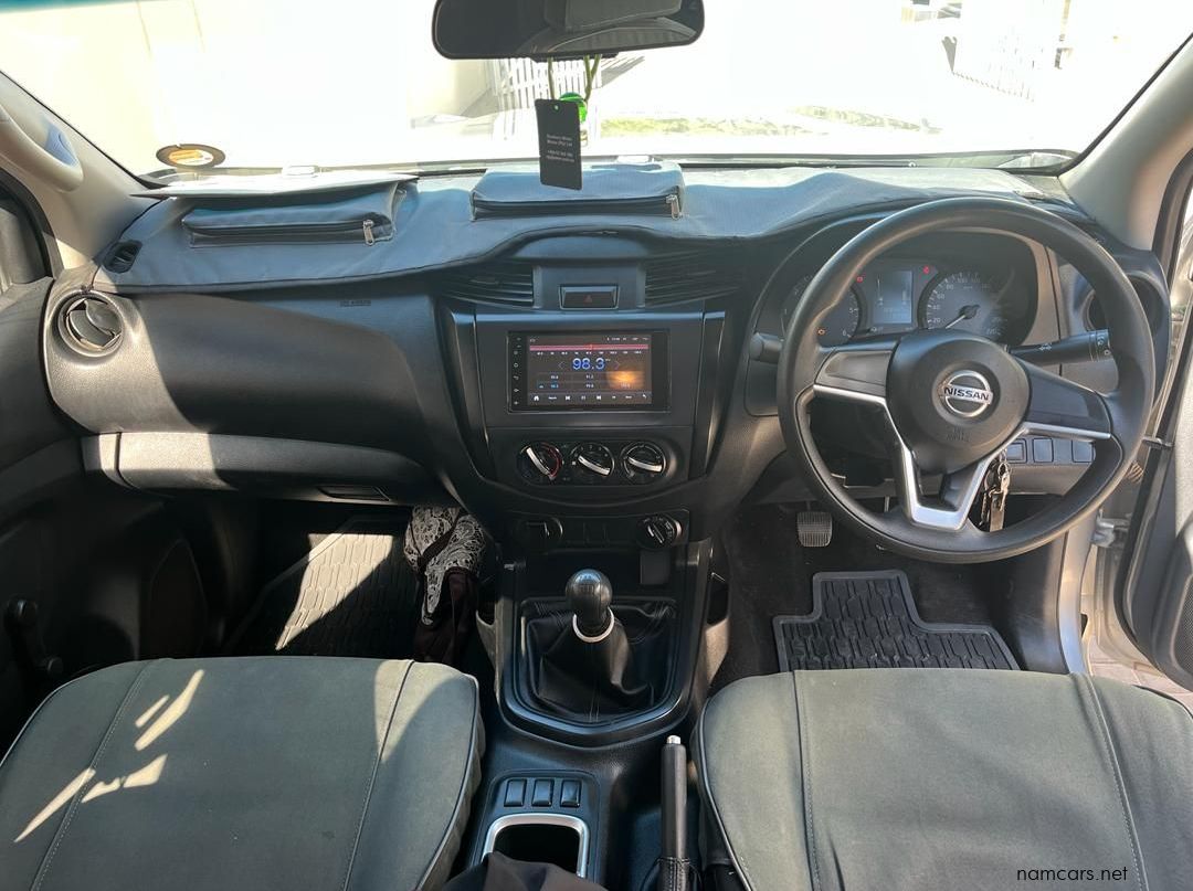 2022 Nissan Navara 2.5 4x4 MT pictures
