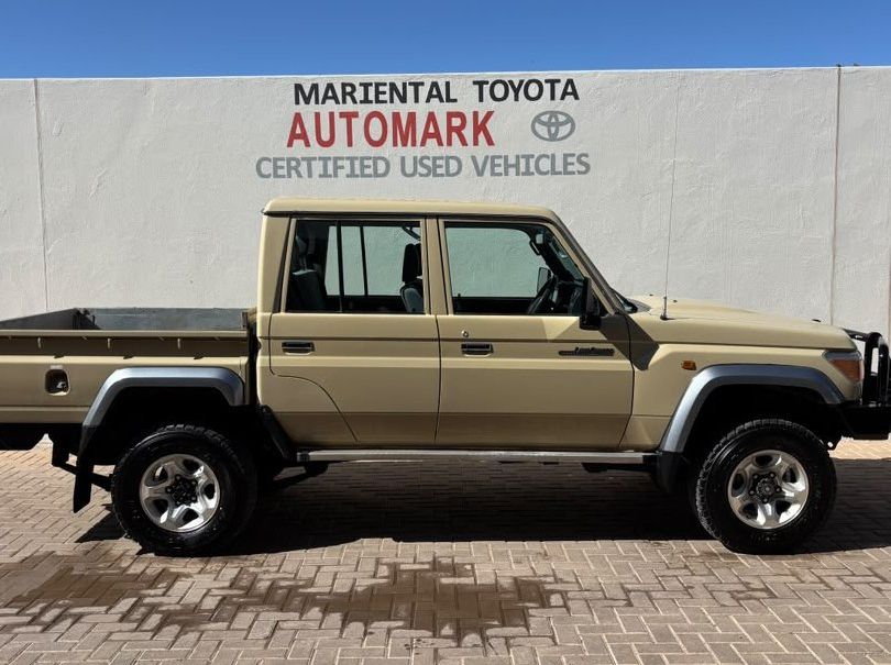 2022 Toyota Land Cruiser Pickup LC79 4.0 Petrol D/C pictures