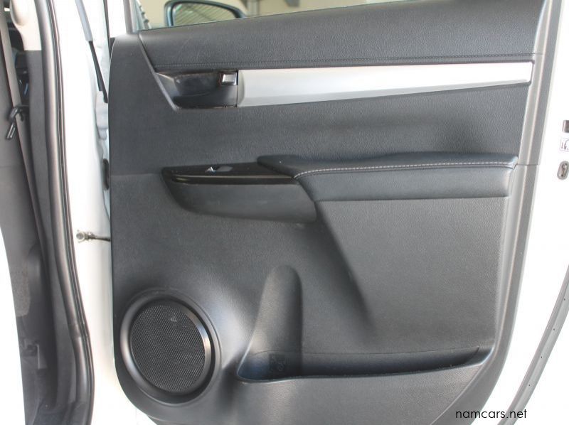 2019 Toyota 2019 Hilux DC 2.4GD6 4x4 SRX AT pictures