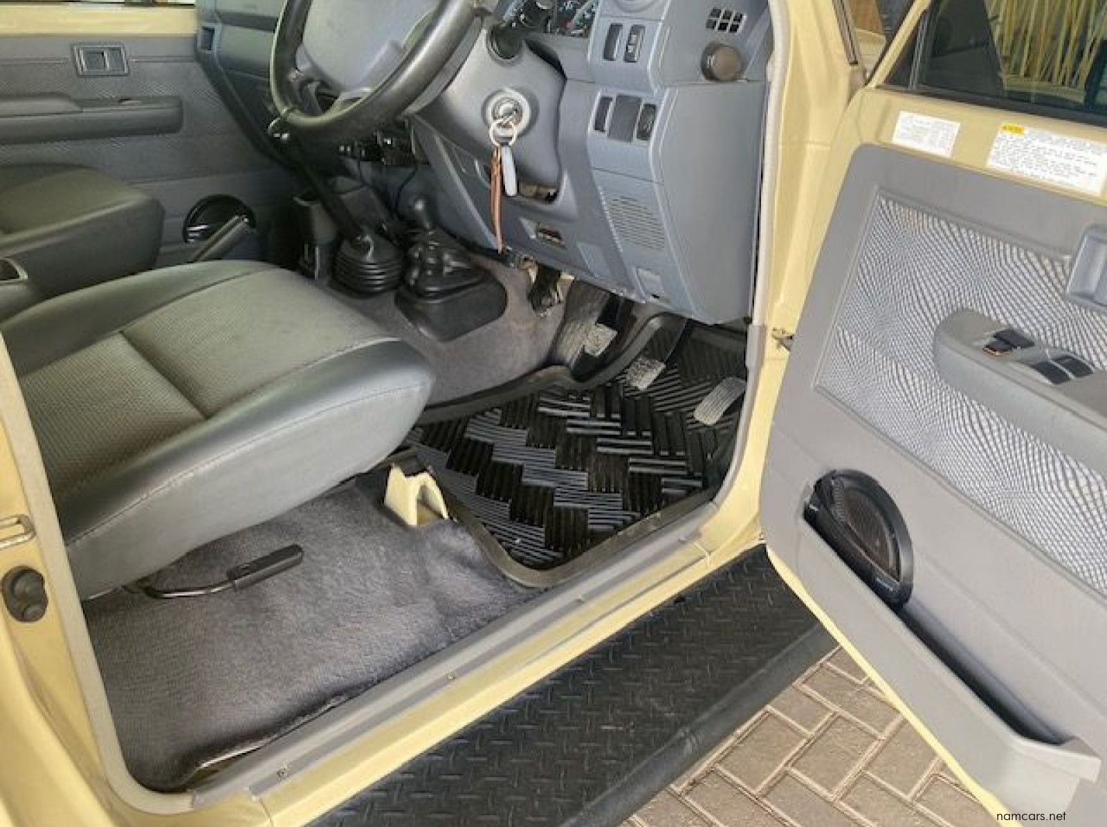 2015 Toyota LAND CRUISER 2015 4.5 V 8 pictures