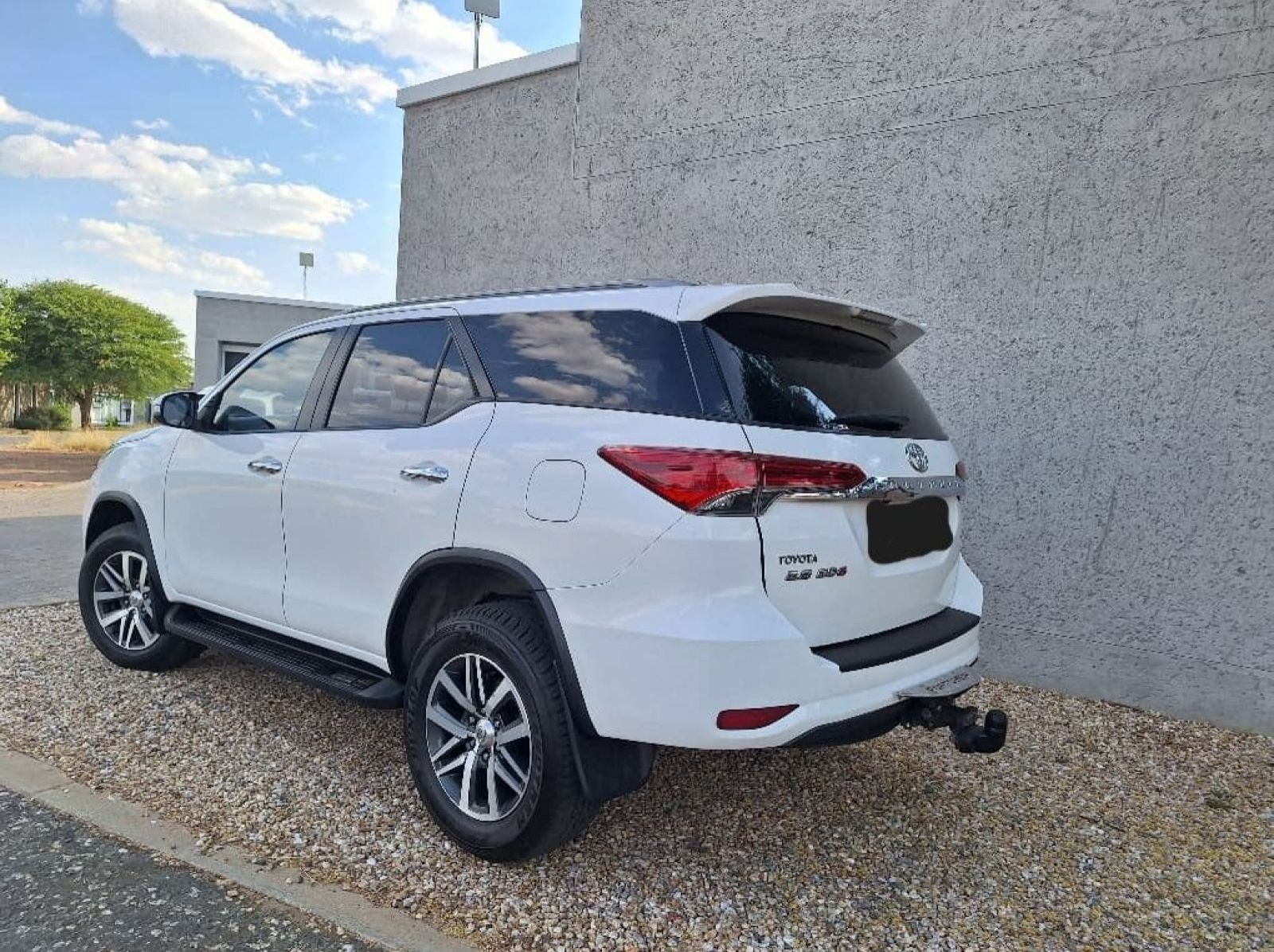 2017 Toyota Fortuner 2.8 GD-6 4X4 6AT pictures