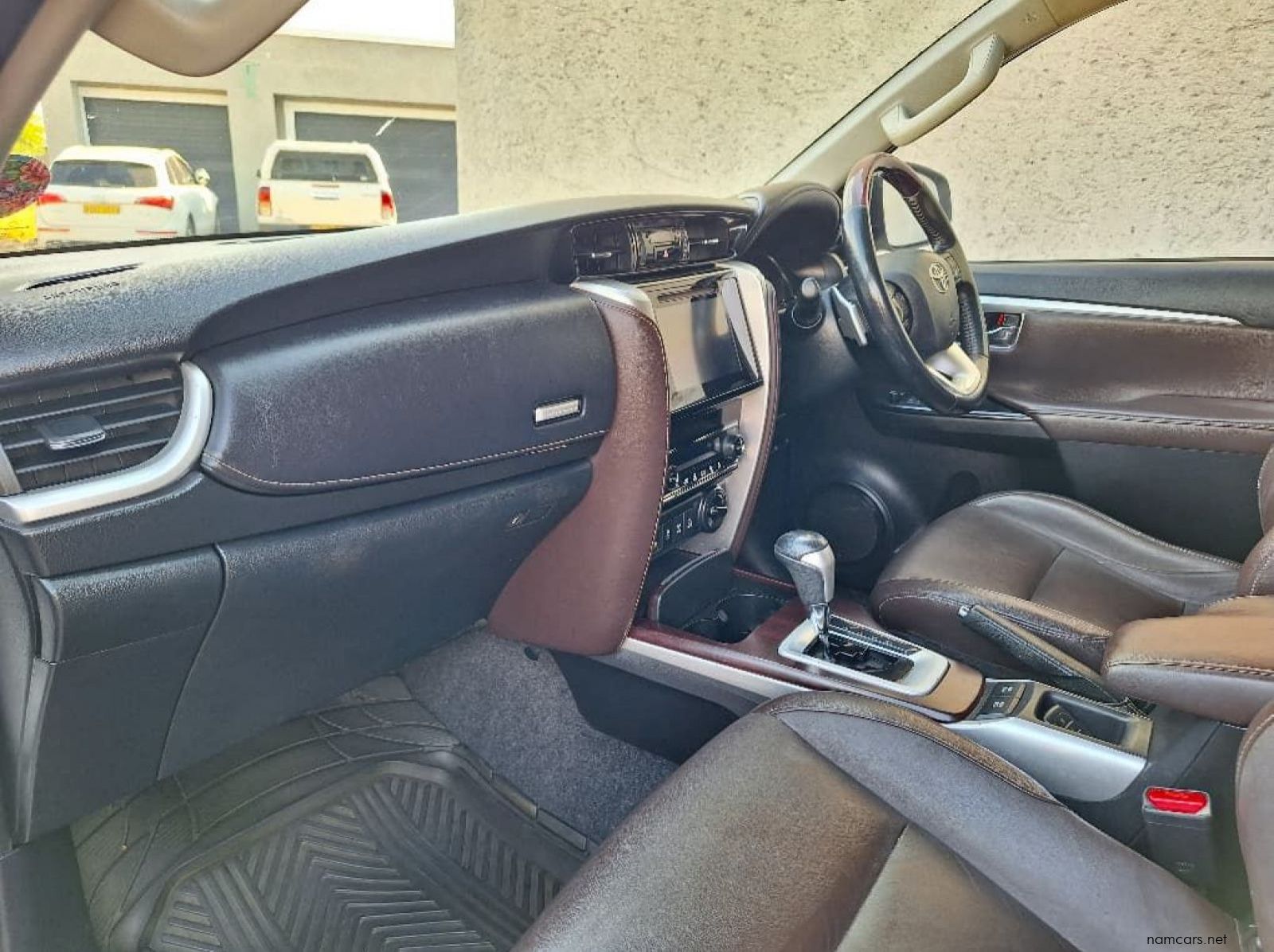 2017 Toyota Fortuner 2.8 GD-6 4X4 6AT pictures