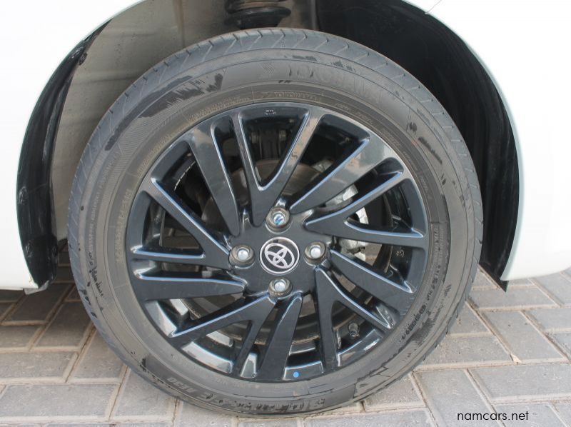 2023 Toyota Vitz 1.0 XR AT pictures