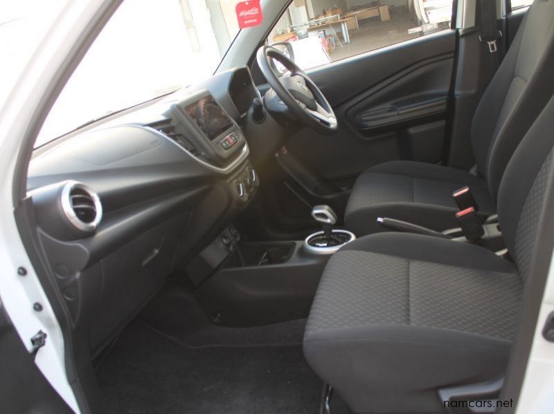 2023 Toyota Vitz 1.0 XR AT pictures