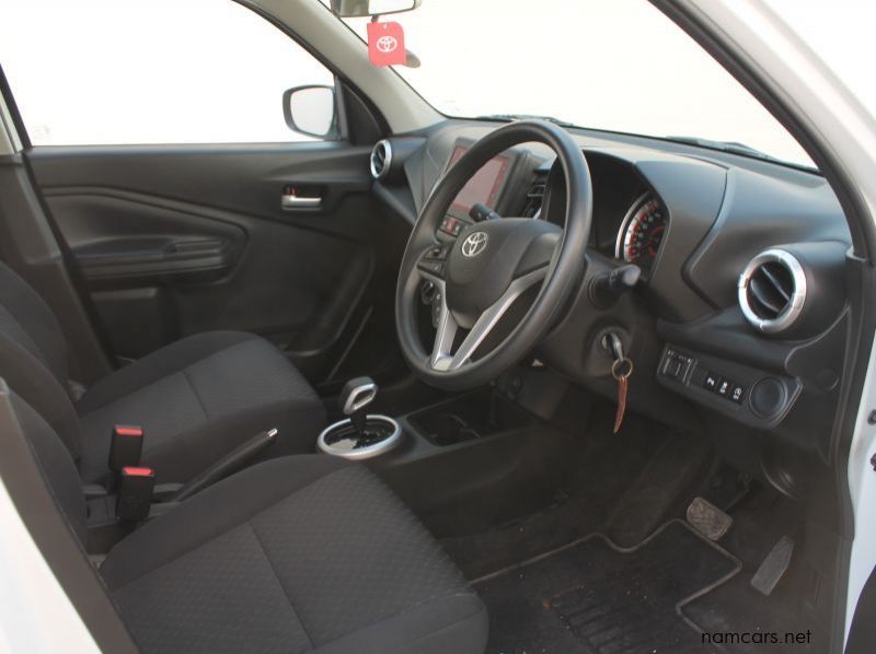 2023 Toyota Vitz 1.0 XR AT pictures