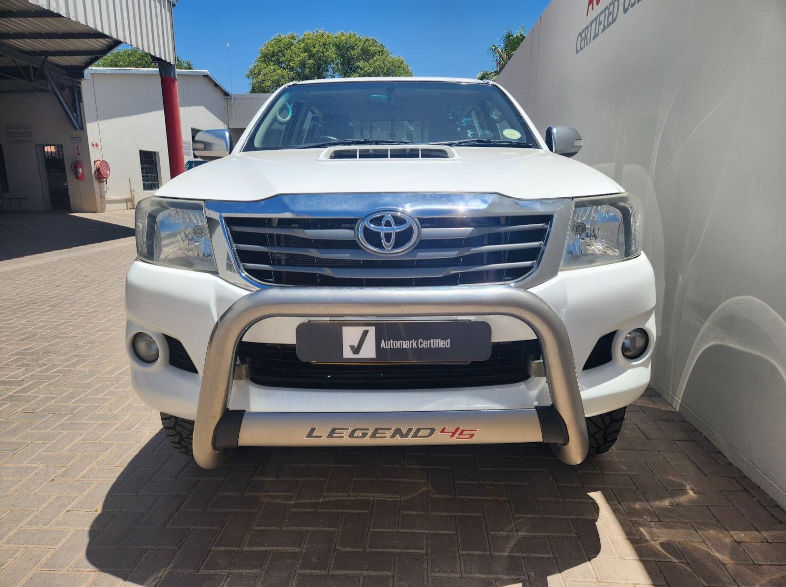2016 Toyota Hilux DC 3.0D4D 4x2 Legend 45 MT pictures