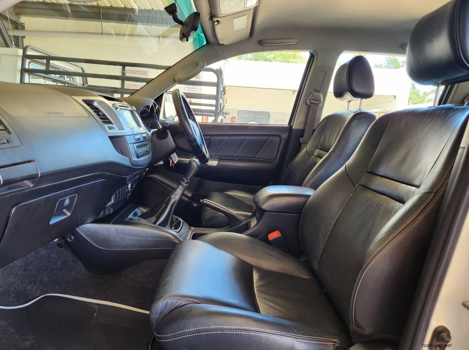 2016 Toyota Hilux DC 3.0D4D 4x2 Legend 45 MT pictures