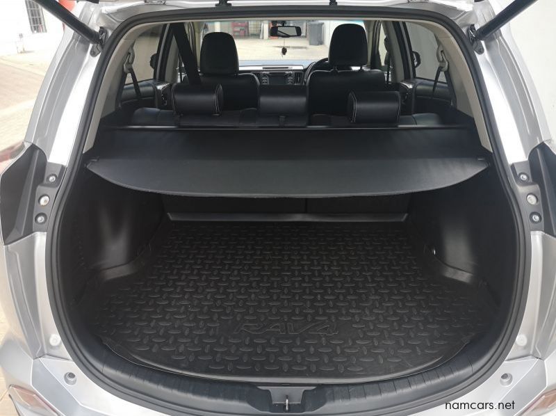 2017 Toyota RAV4 2.5 VX pictures