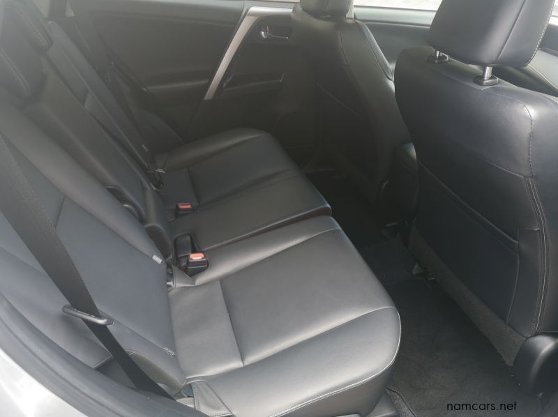 2017 Toyota RAV4 2.5 VX pictures