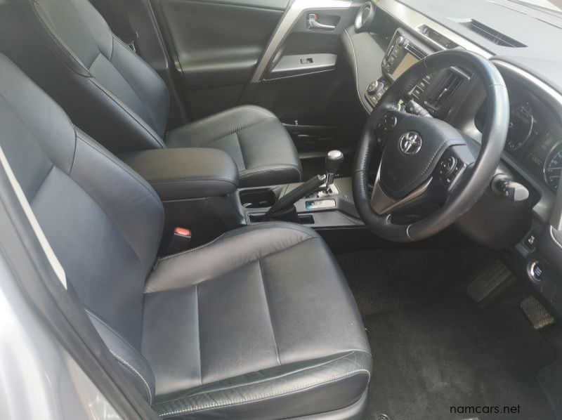 2017 Toyota RAV4 2.5 VX pictures