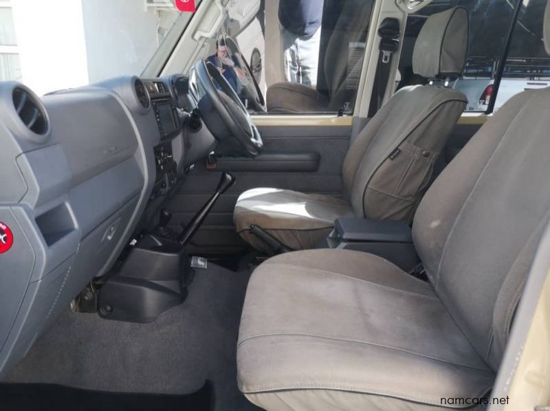 2015 Toyota Land Cruiser Pickup LC 4.5 V8 TURBO DIESEL DC pictures