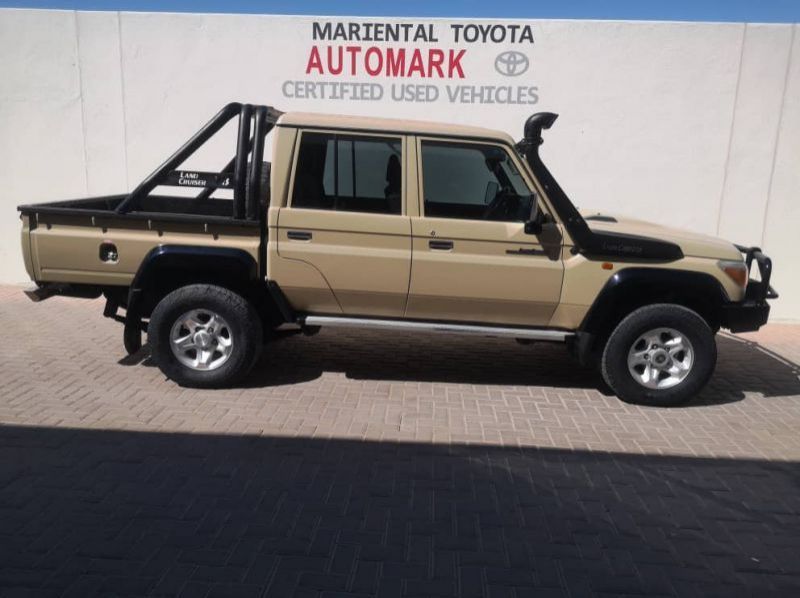 2015 Toyota Land Cruiser Pickup LC 4.5 V8 TURBO DIESEL DC pictures